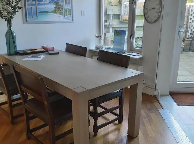 House Close To And ホールン